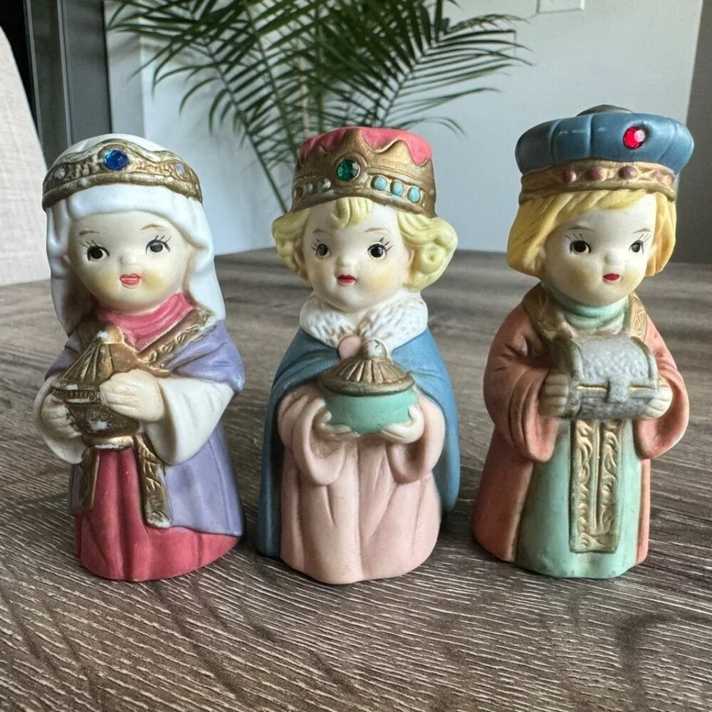 Set of 10, Vintage Christmas Nativity Porcelain Figures.